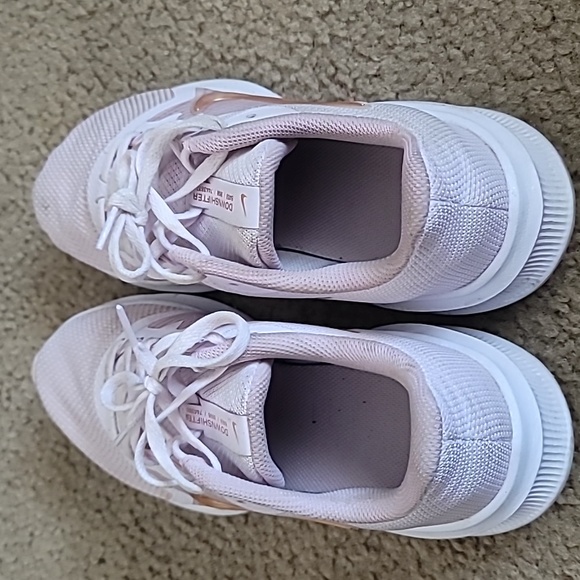 Pink nikes - Picture 6 of 8